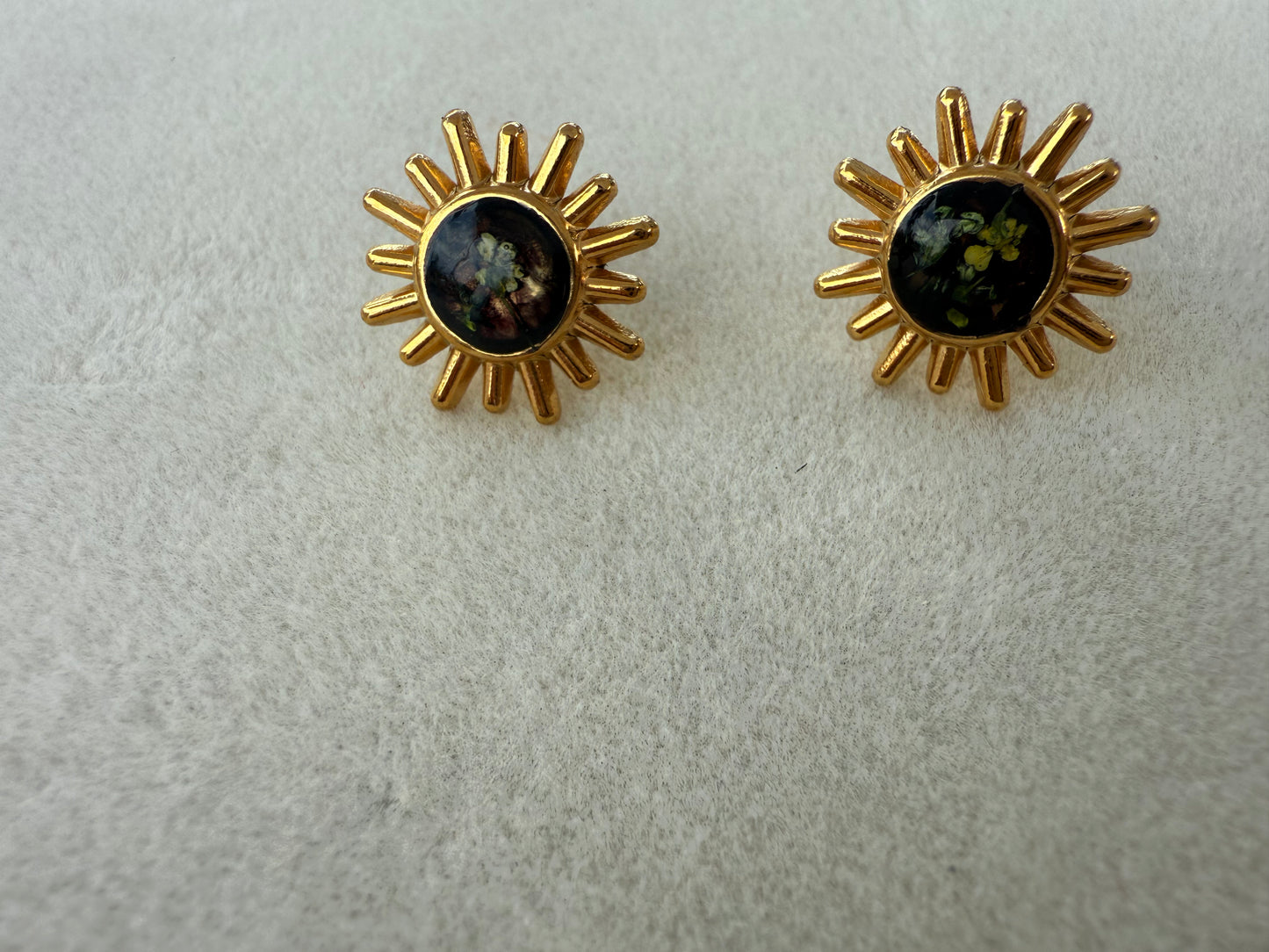 Ash 18k gold plated studs with real flower